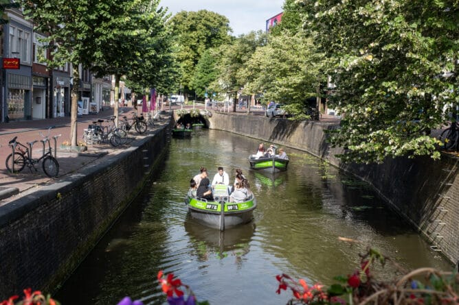 Bootjes op het water in Leeuwarden